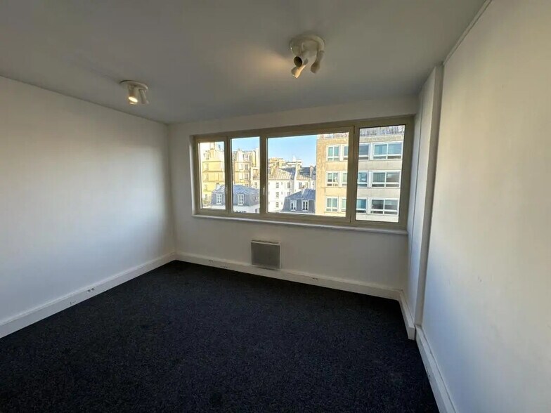 171 Ter Avenue Charles De Gaulle, Neuilly-sur-Seine à louer - Photo de l’immeuble – Image 2 sur 7