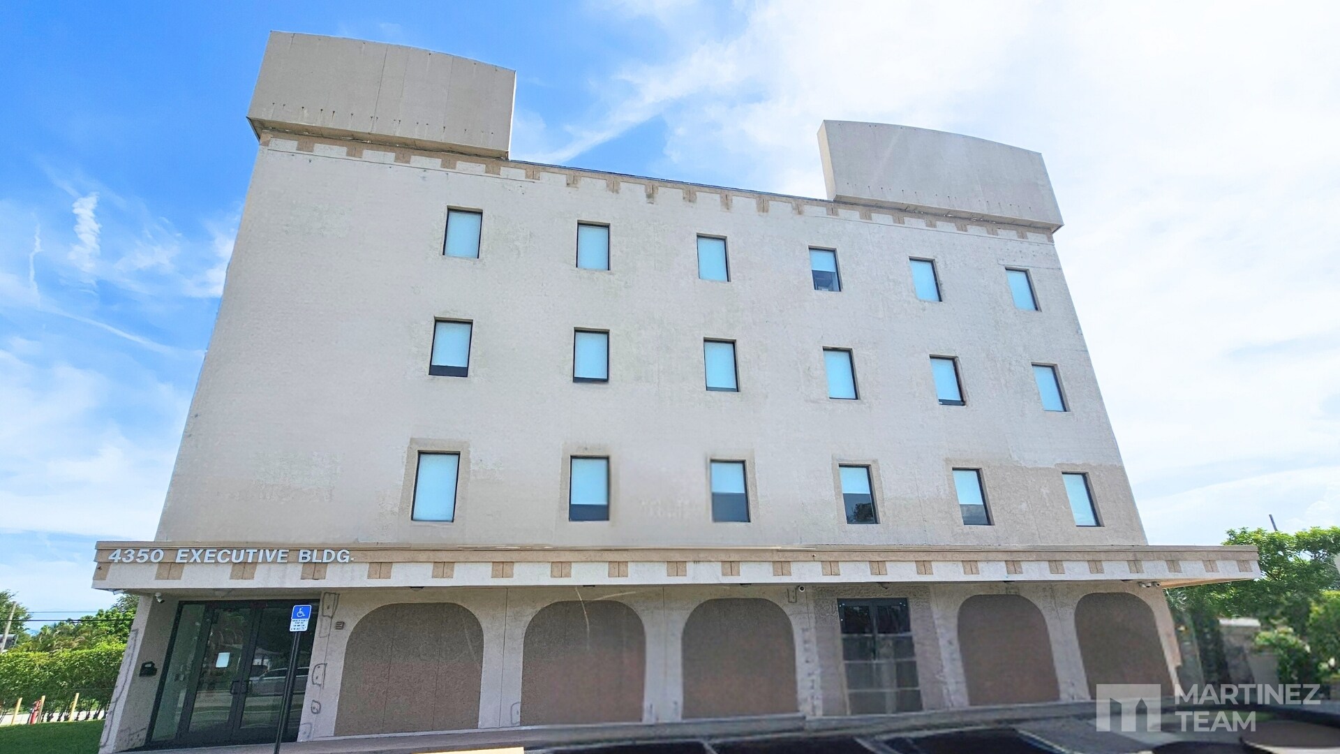 4350 W Hallandale Beach Blvd, Pembroke Park, FL à louer Photo principale– Image 1 sur 11