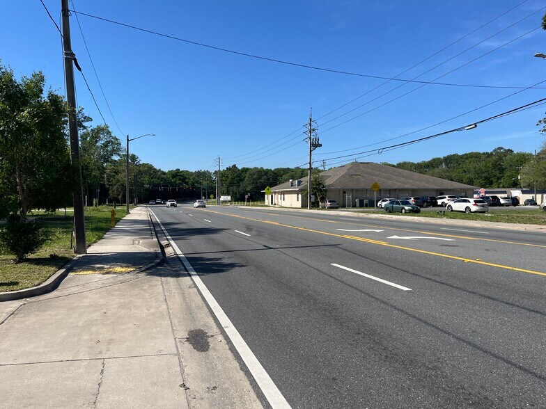 1343 Lane Ave S, Jacksonville, FL à vendre - Photo de l’immeuble – Image 3 sur 56