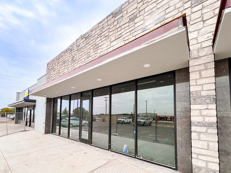 900 E Florida Ave, Midland, TX à louer - Photo de l’immeuble – Image 3 sur 11