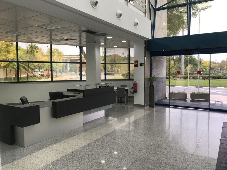 Bureau dans Alcobendas, Madrid à vendre - Photo de l’immeuble – Image 3 sur 7