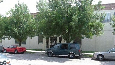 2051 N Austin Ave, Chicago, IL à louer - Photo de l’immeuble – Image 3 sur 9