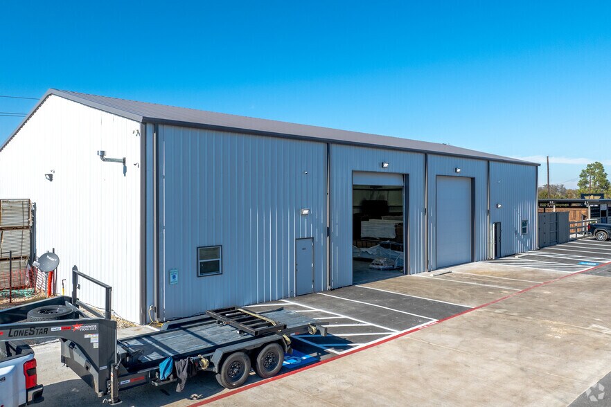 6875 Jackson, Krum, TX à vendre - Photo de l’immeuble – Image 2 sur 11