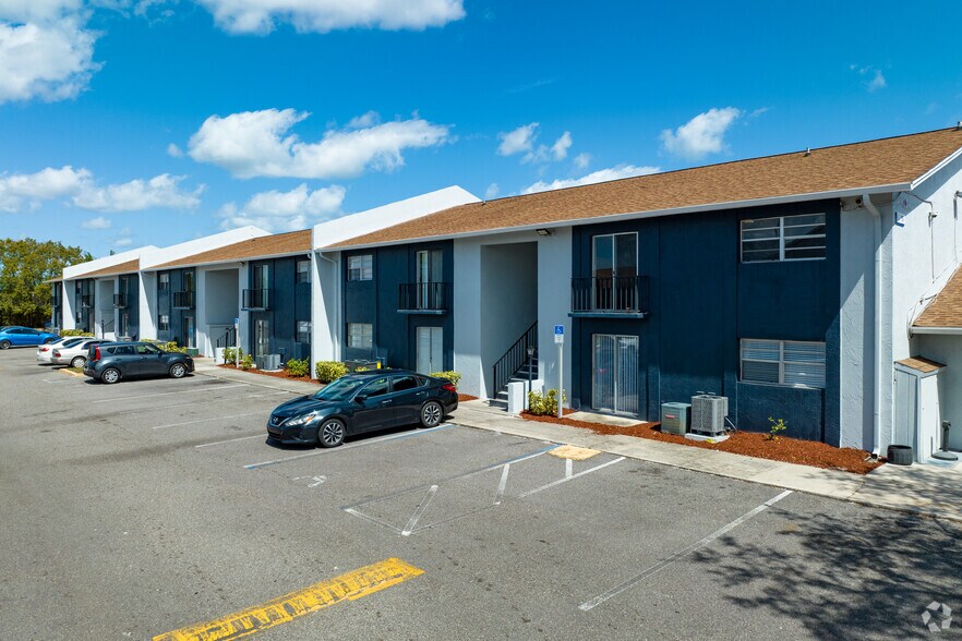 150 E University Blvd, Melbourne, FL à vendre - Photo de l’immeuble – Image 3 sur 29