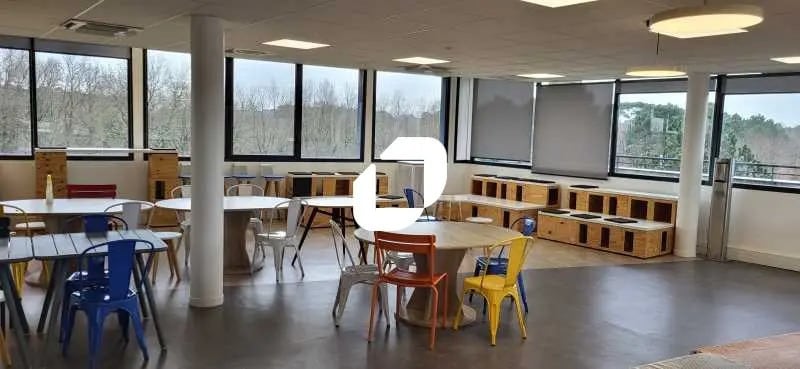 Bureau dans Mérignac à louer - Photo de l’immeuble – Image 2 sur 17