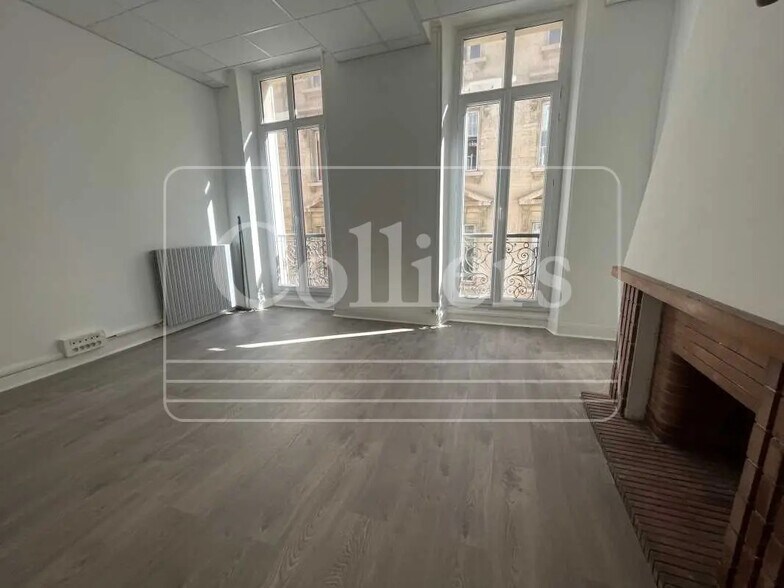 Bureau dans Marseille à louer - Photo de l’immeuble – Image 2 sur 9