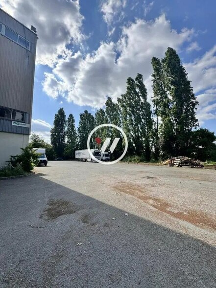 Industriel/Logistique dans Garges-lès-Gonesse à louer - Photo de l’immeuble – Image 3 sur 8