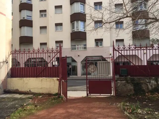 Local commercial dans Oullins à louer - Photo de l’immeuble – Image 3 sur 3