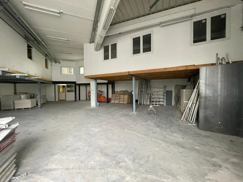 Local d'activités dans La Courneuve à vendre - Photo de l’immeuble – Image 2 sur 8