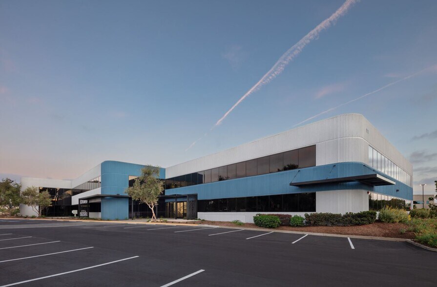 5931 Priestly Dr, Carlsbad, CA à vendre - Photo de l’immeuble – Image 2 sur 7