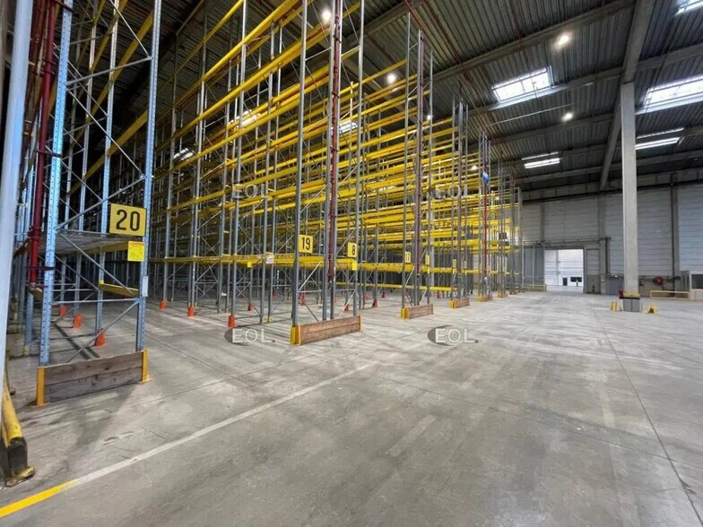 Industriel/Logistique dans Savigny-le-Temple à louer - Photo de l’immeuble – Image 3 sur 4