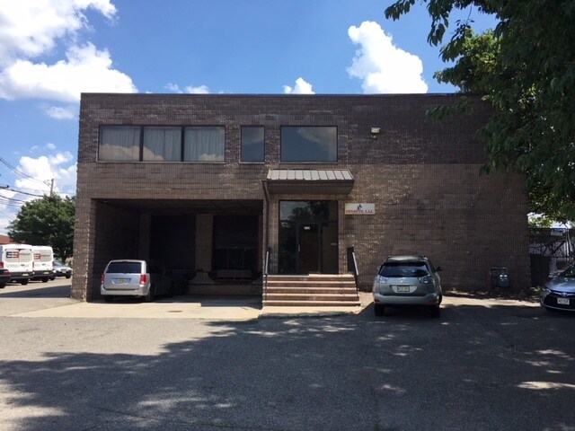 235 Clifton Blvd, Clifton, NJ à louer Photo de l’immeuble– Image 1 sur 8