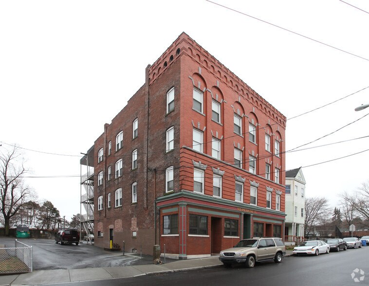 985-987 Bank St, Waterbury, CT à vendre - Photo de l’immeuble – Image 2 sur 2