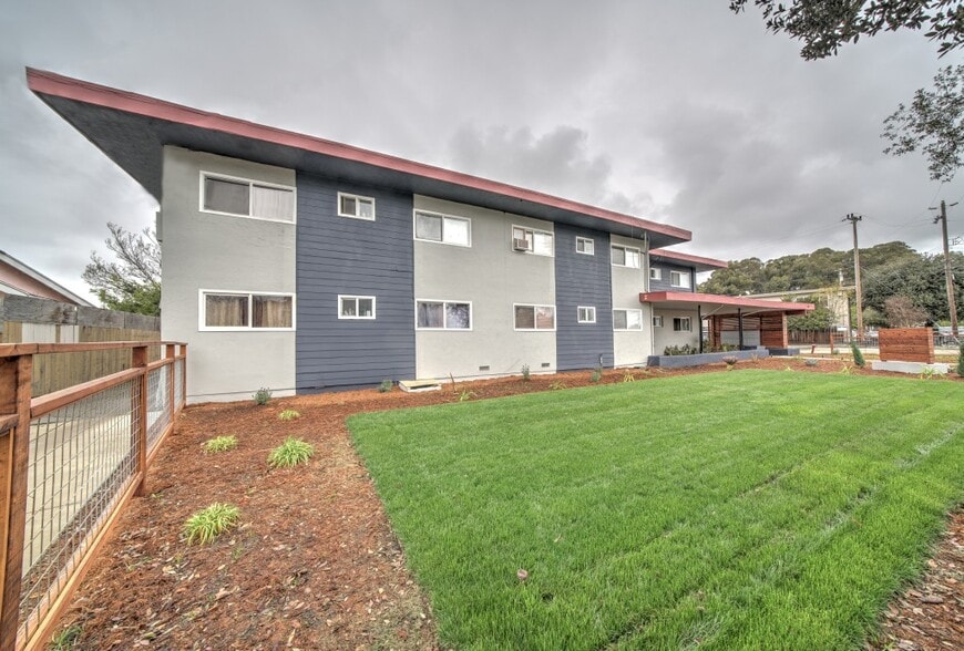 399 Schafer Rd, Hayward, CA à vendre - Photo de l’immeuble – Image 3 sur 12