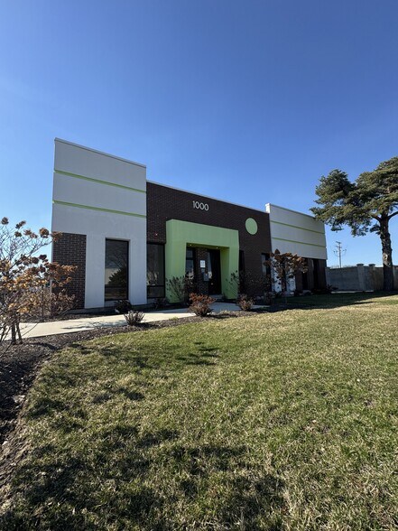 1000 Lively Blvd, Elk Grove Village, IL à louer - Photo de l’immeuble – Image 2 sur 12