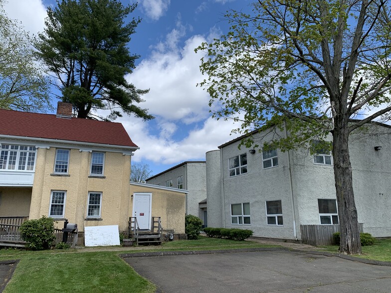 88 Bradley Rd, Woodbridge, CT à louer - Photo de l’immeuble – Image 1 sur 4