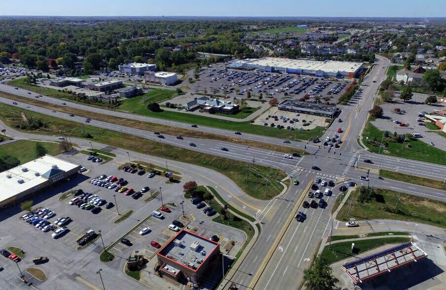 1041 NE Sam Walton Ln, Lee's Summit, MO à louer - Photo de l’immeuble – Image 1 sur 2