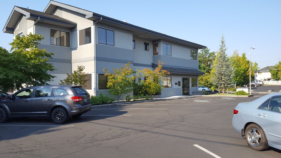 15 Newtown St, Medford, OR à vendre - Photo de l’immeuble – Image 3 sur 11
