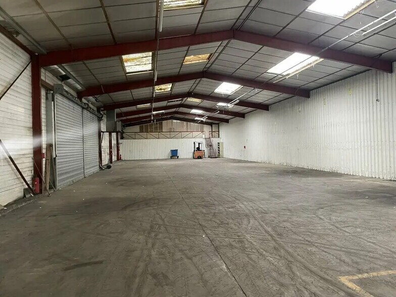 Local d’activités dans Bayeux à louer - Photo intérieure – Image 2 sur 4