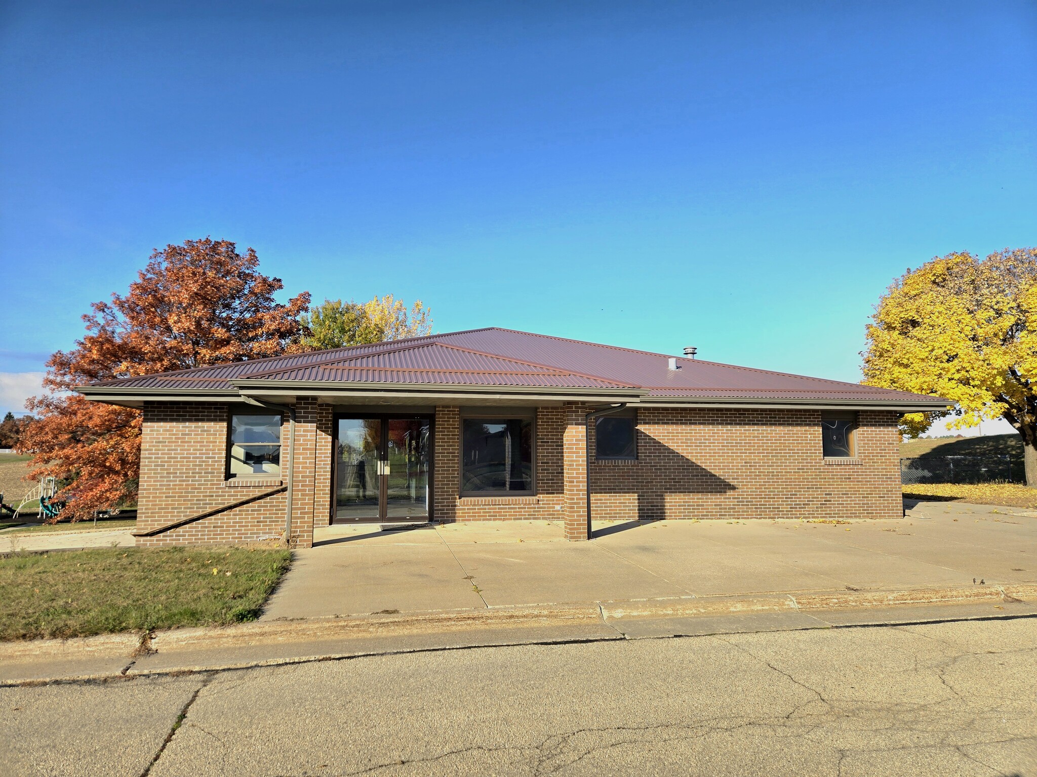 110 Bierman Rd, Epworth, IA à louer Photo de l’immeuble– Image 1 sur 6