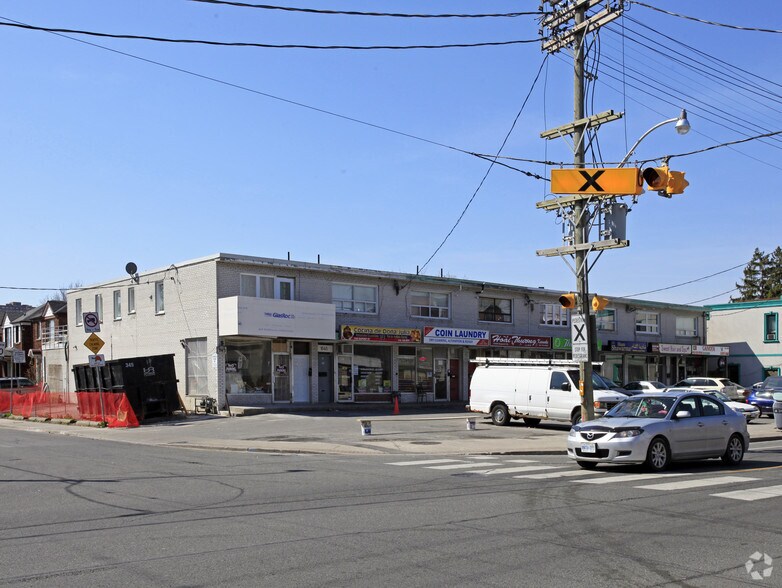 1543-1557 Dupont St, Toronto, ON à vendre - Photo principale – Image 1 sur 4