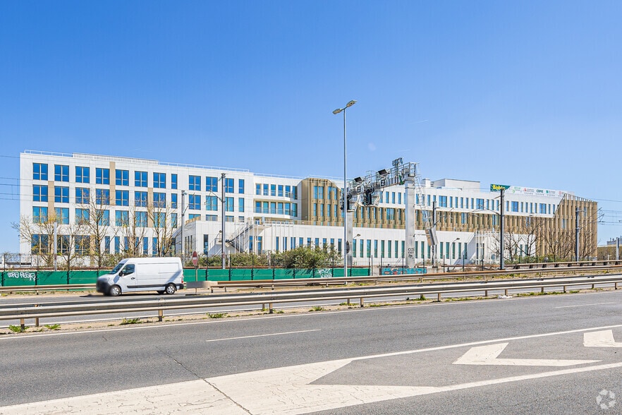 Bureau dans Nanterre à louer - Photo de l’immeuble – Image 2 sur 6