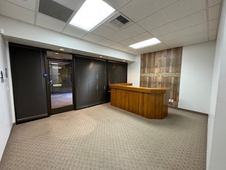 2019 Westwind Dr, Bakersfield, CA à vendre - Photo intérieure – Image 2 sur 16