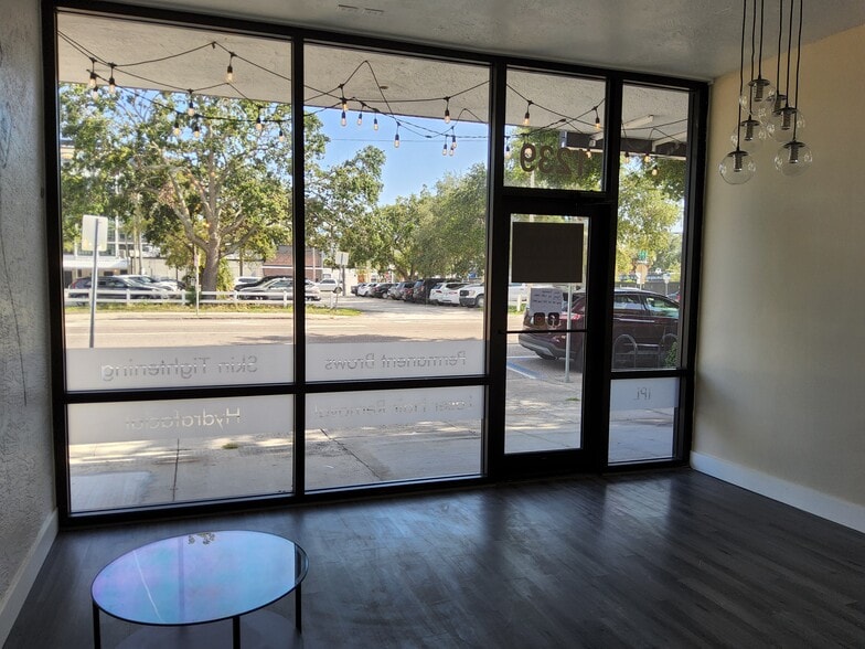 1239 1st Ave N, Saint Petersburg, FL à louer - Photo de l’immeuble – Image 3 sur 9