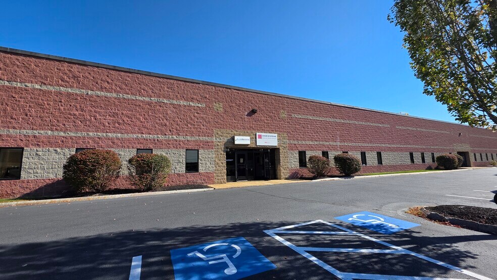 4 Thomas Dr, Westbrook, ME à louer - Photo de l’immeuble – Image 2 sur 9