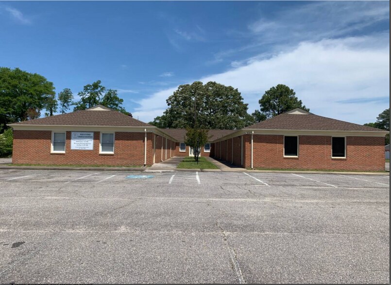 3692 S Plaza Trl, Virginia Beach, VA à louer - Photo de l’immeuble – Image 2 sur 3