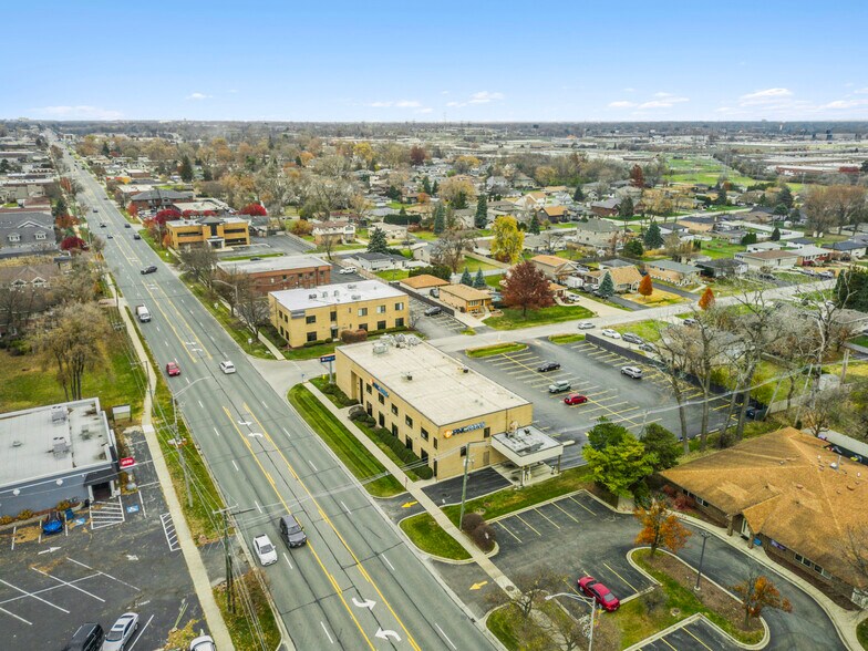 PNC Bank Anchored Multi-Tenant Buildings portefeuille de 2 biens à vendre sur LoopNet.fr - Photo de l’immeuble – Image 3 sur 6