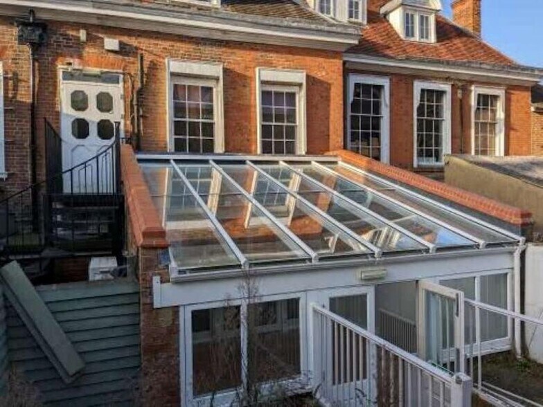 222 High St, Guildford à louer - Photo de l’immeuble – Image 2 sur 4
