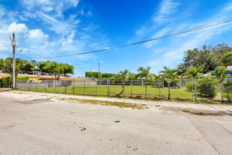 2141 & 2177 NW 86th St, Miami, FL à vendre - Photo de l’immeuble – Image 3 sur 12