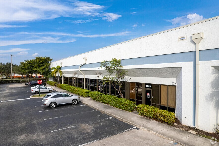 5001-5035 N Hiatus Rd, Sunrise, FL à louer - Photo de l’immeuble – Image 3 sur 12
