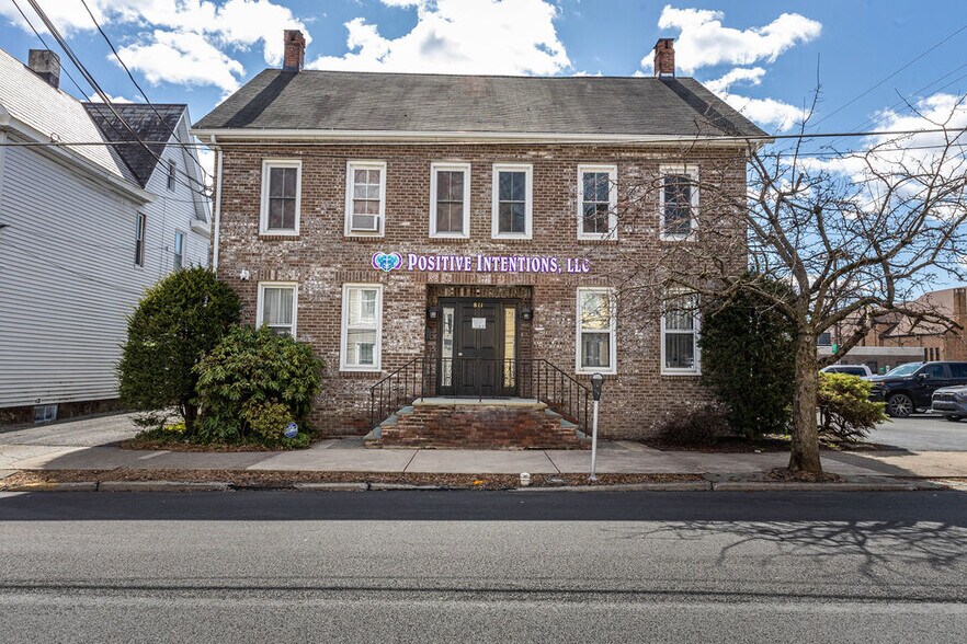 811 Monroe St, Stroudsburg, PA à louer - Photo principale – Image 1 sur 42