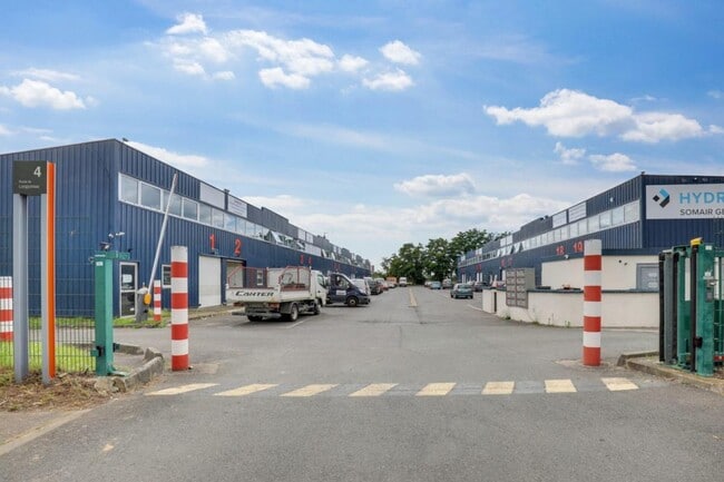 Plus de détails pour 4 Route De Longjumeau, Chilly-Mazarin - Local d'activités à louer