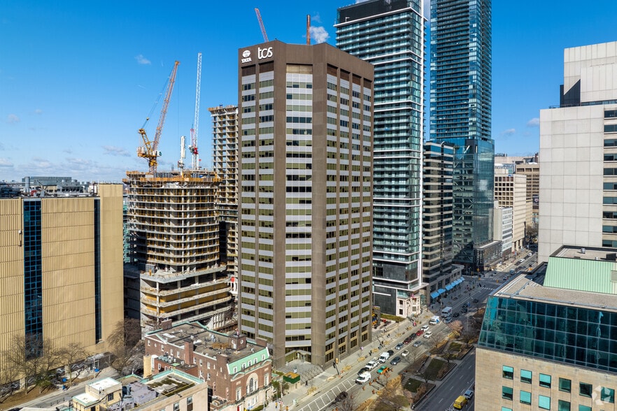 400 University Ave, Toronto, ON à louer - Photo principale – Image 1 sur 5
