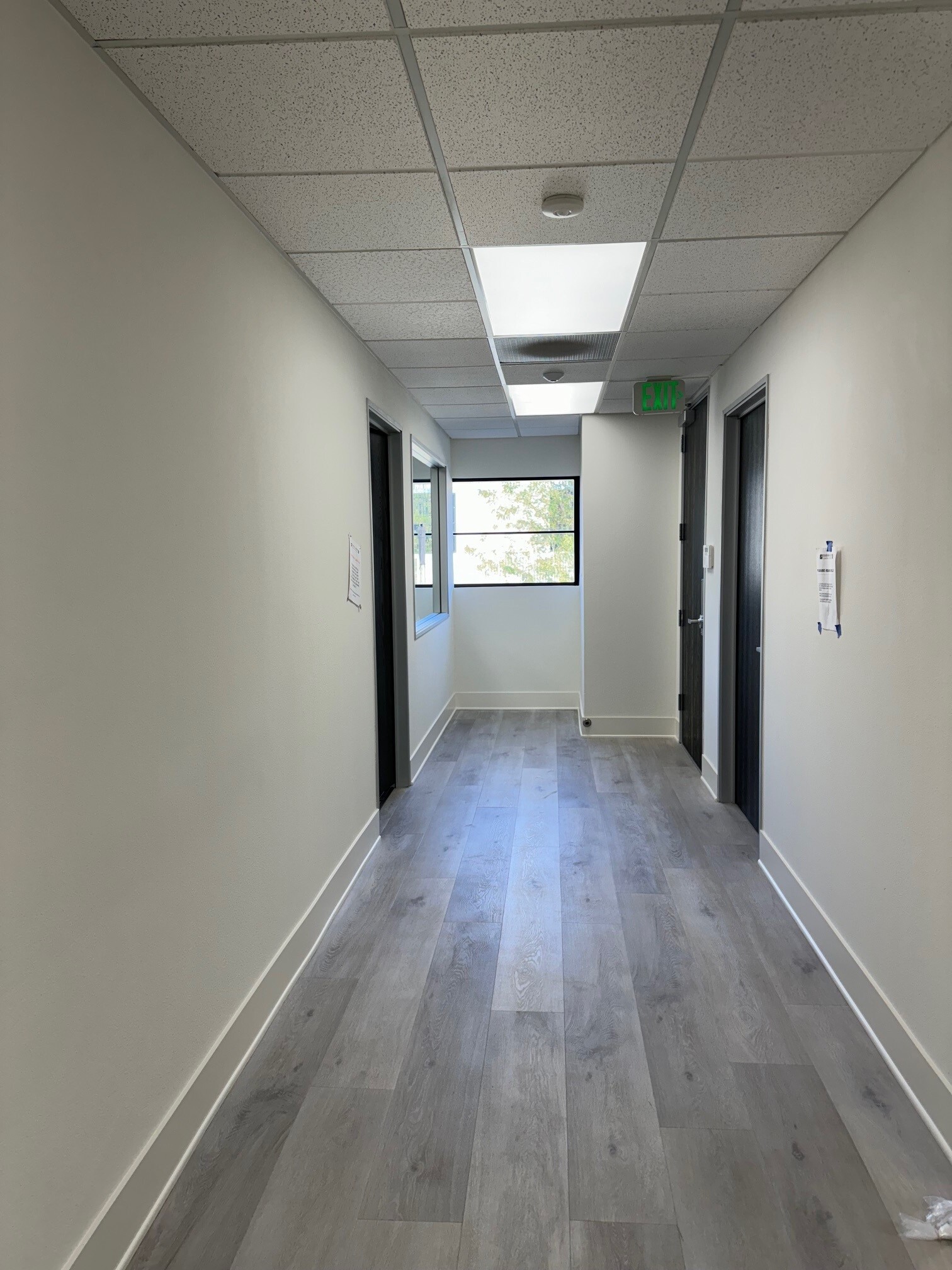 5126 Clareton Dr, Agoura Hills, CA à louer Photo de l’immeuble– Image 1 sur 4