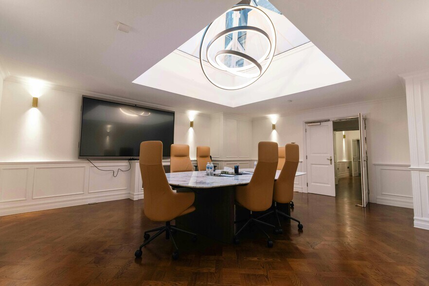 27 Grosvenor St, Londres à louer - Photo de l’immeuble – Image 3 sur 8