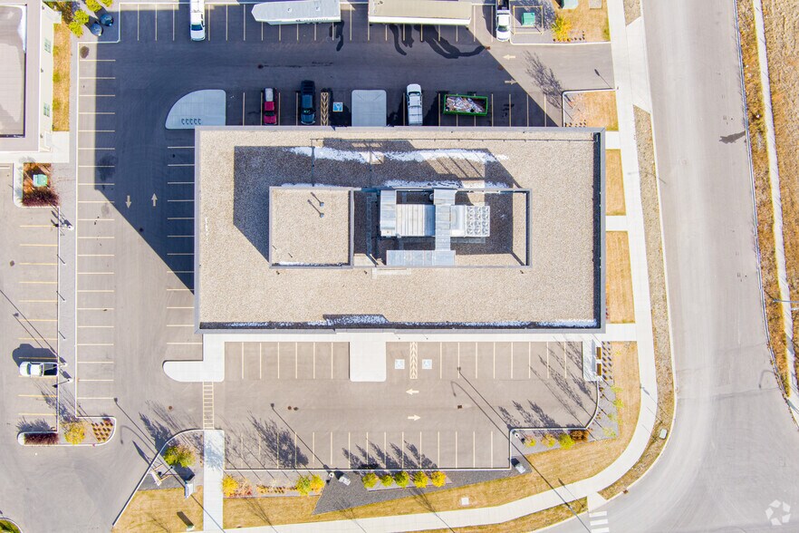 106 Southbank Rd, Okotoks, AB à louer - Aérien – Image 1 sur 1