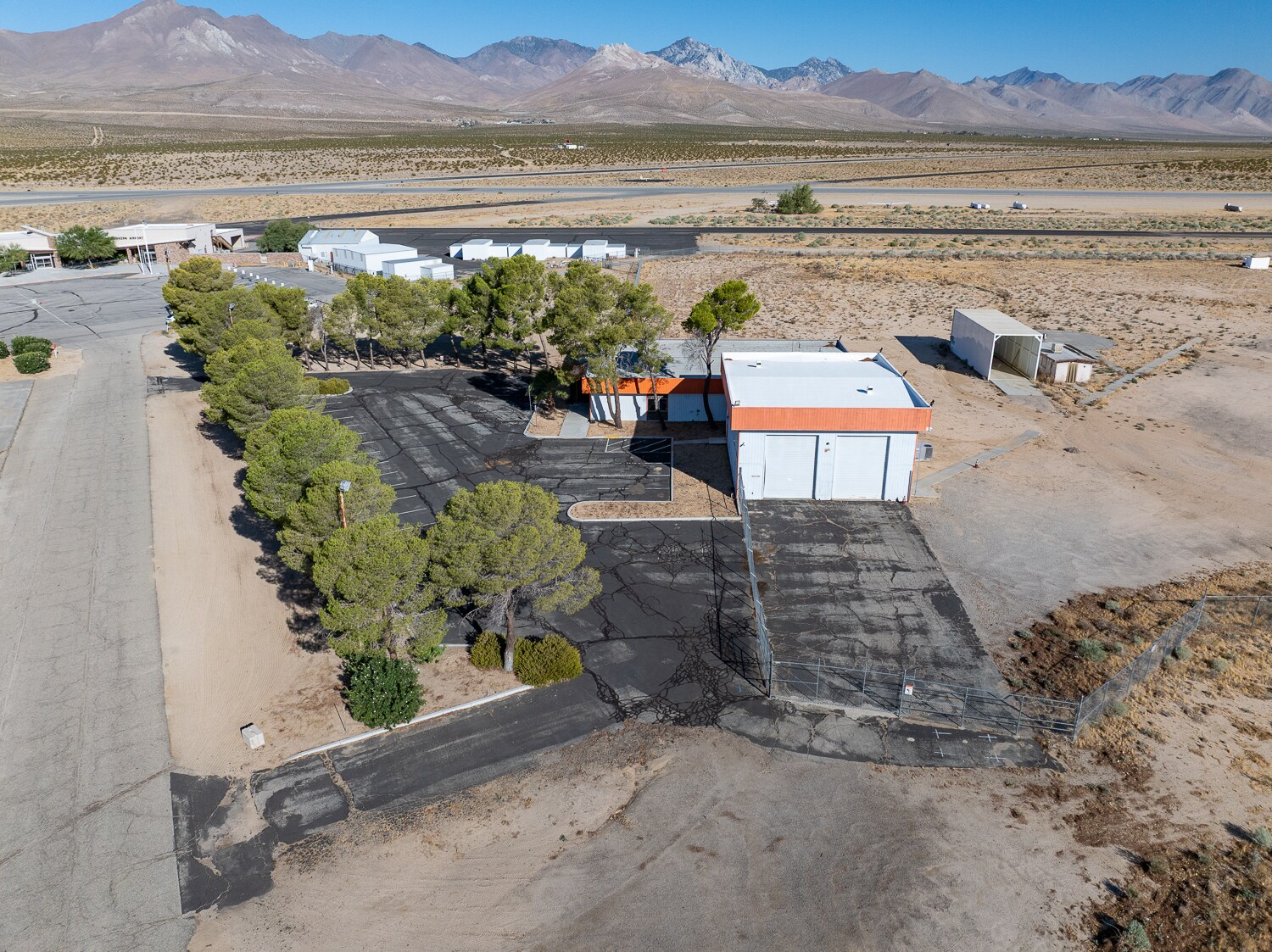 1100 Monache Mountain ave, Inyokern, CA à louer Photo de l’immeuble– Image 1 sur 11