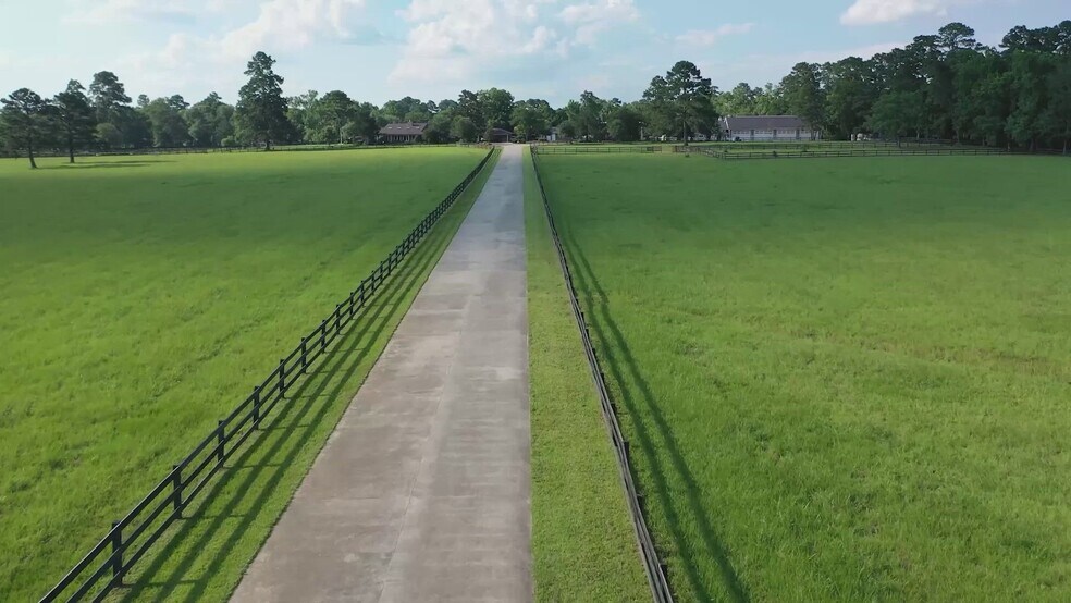 31626 Dobbin Huffsmith Rd, Magnolia, TX à vendre - Vidéo sur l’annonce professionnelle – Image 2 sur 29