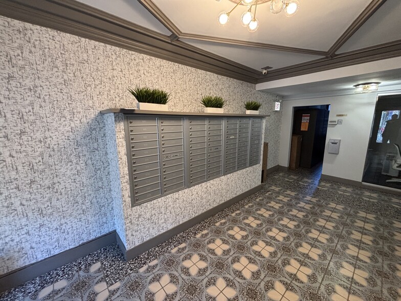 434 W Wellington Ave, Chicago, IL à vendre - Photo de l’immeuble – Image 3 sur 5