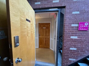 4514-45-16 251st St, Little Neck, NY à louer Photo intérieure– Image 1 sur 6