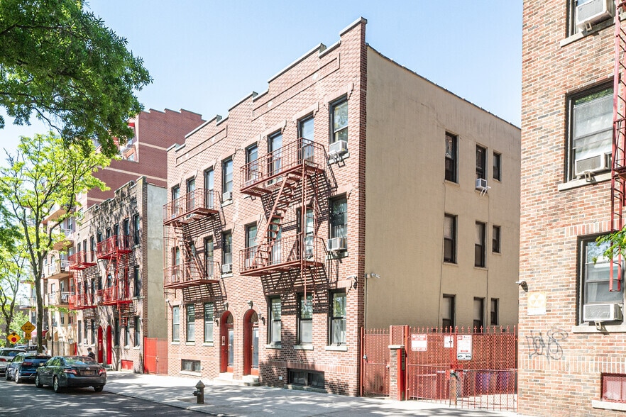 4220-4222 82nd St, Elmhurst, NY à vendre - Photo principale – Image 1 sur 26