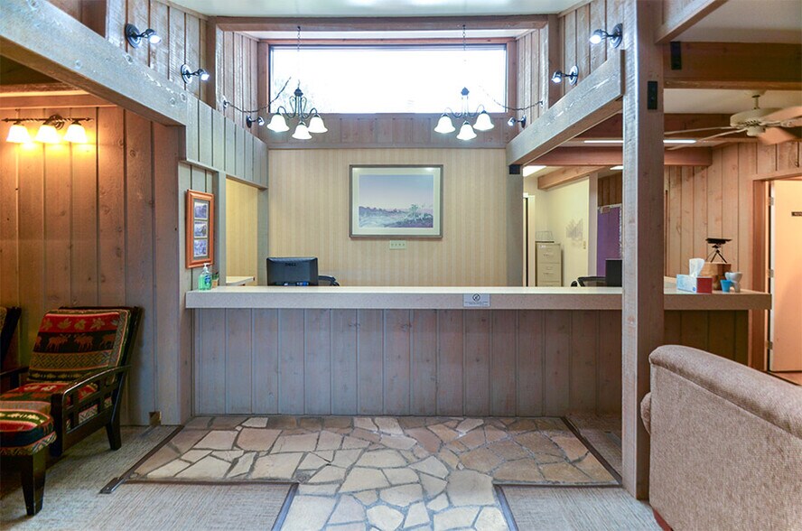 1711 13th St W, Billings, MT à louer - Photo de l’immeuble – Image 3 sur 9