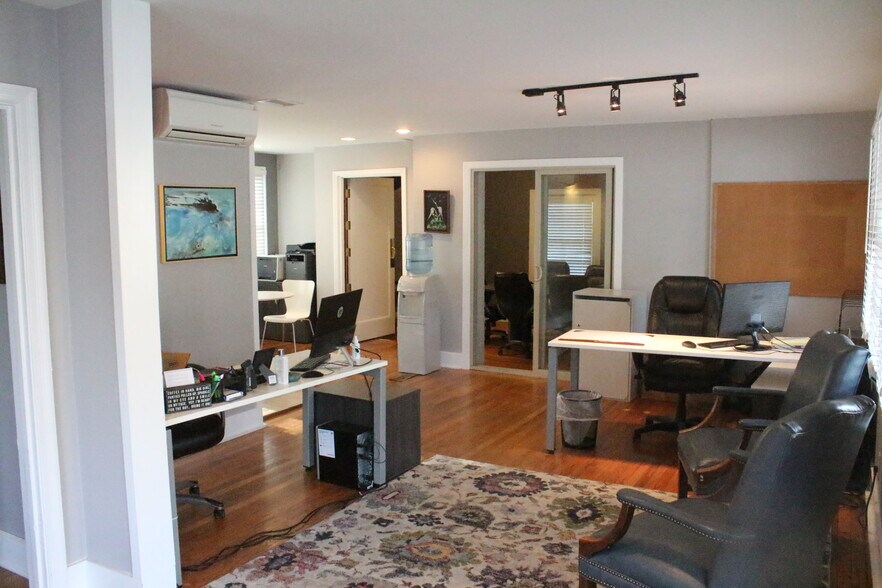 507 E Iris Dr, Nashville, TN à louer - Photo de l’immeuble – Image 3 sur 17