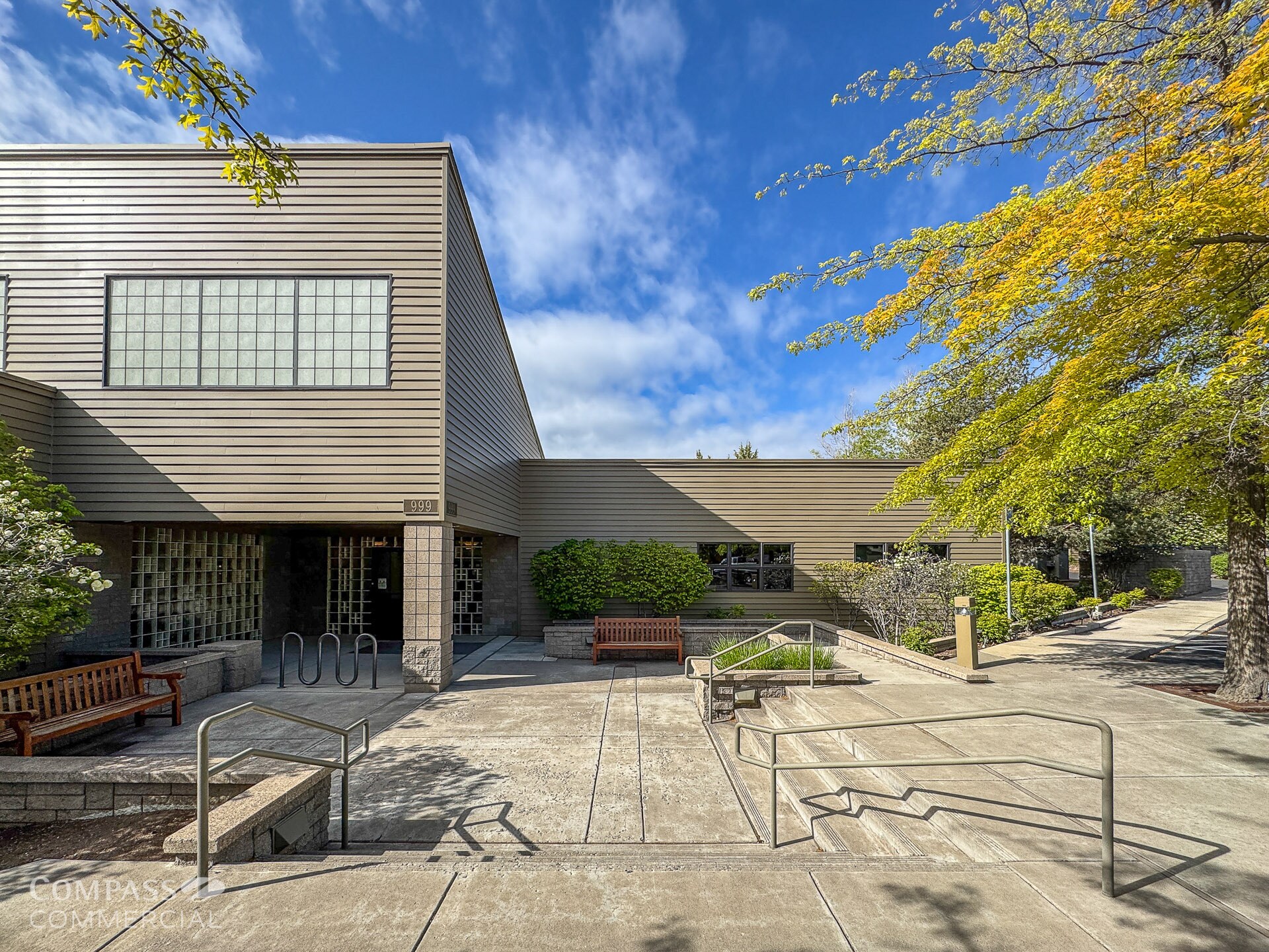 960-1005 SW Disk Dr, Bend, OR à louer Photo de l’immeuble– Image 1 sur 8