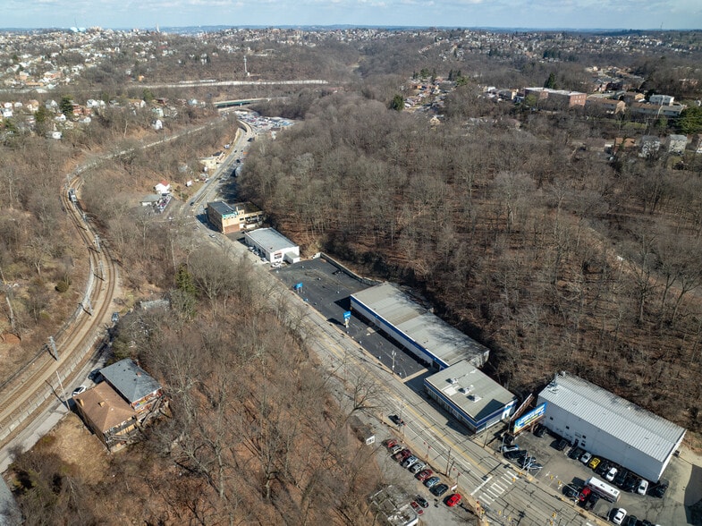 1561 W Liberty Ave, Pittsburgh, PA à louer - Photo de l’immeuble – Image 3 sur 22