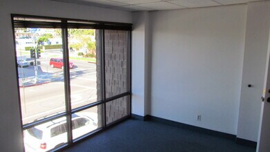 1277 Garnet Ave, San Diego, CA à louer Photo intérieure– Image 2 sur 2